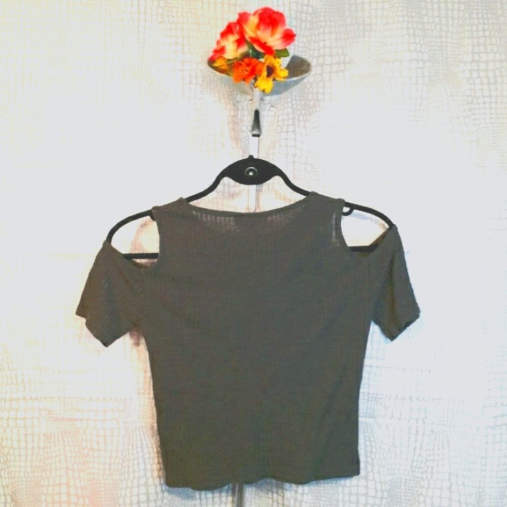 💥3/$25💥TOP SHOP cropped top w/ cutouts - Picture 2 of 4